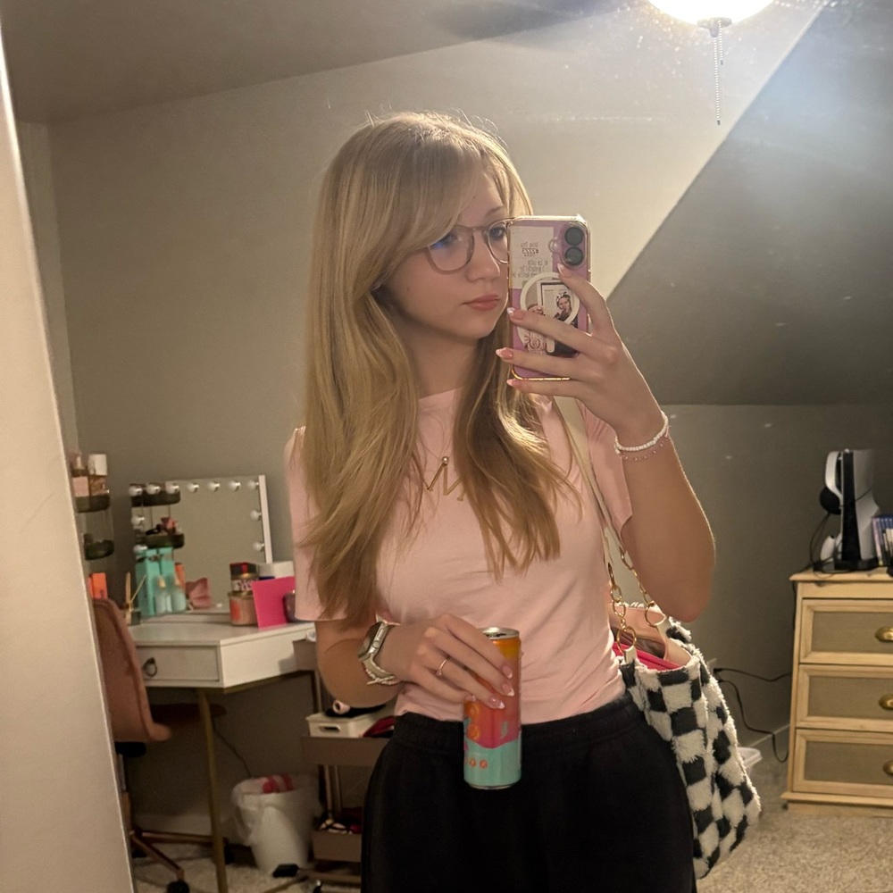 Meet your Posher, Makayla